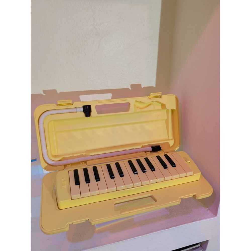 Yamaha P-25F Melodica 25-Key Keyboard Wind Instrument w/ Case & Mouthpiece
